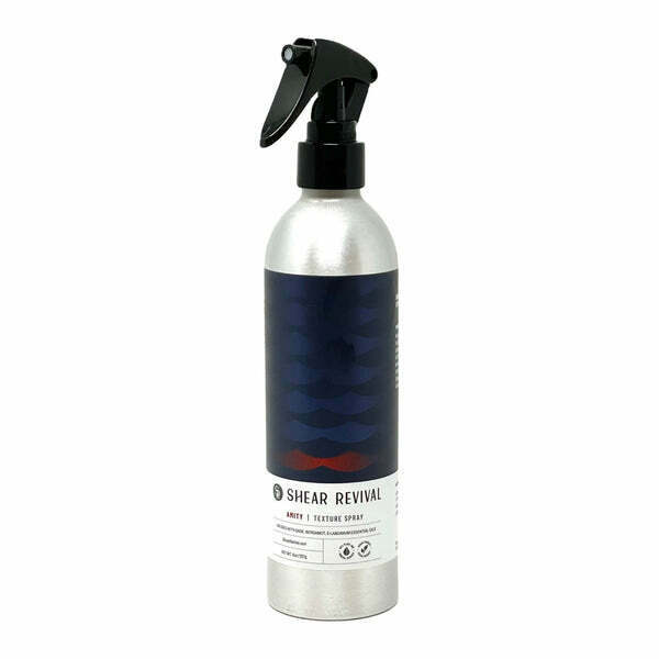 Shear Revival Amity Texture Spray là một cải tiến hoàn toàn mới so với các loại xịt muối biển hàng ngày. Amity Texture Spray được kết hợp từ muối biển Đại dương với đất set cao lanh của Úc làm tăng kết cấu lọn tóc