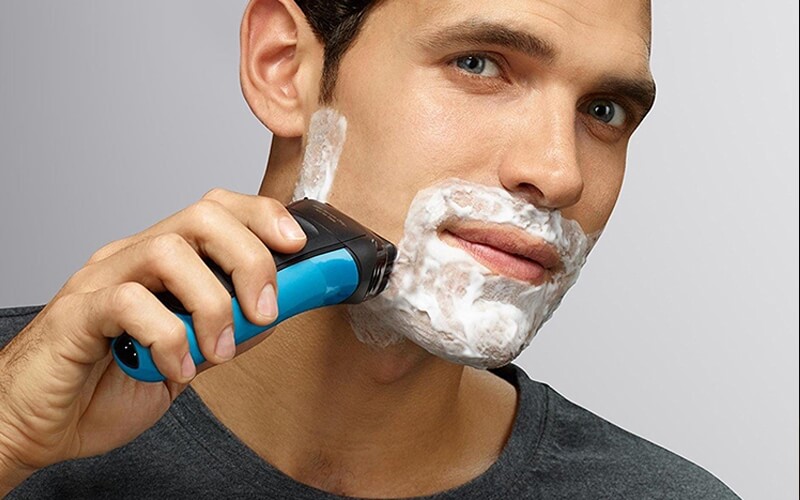Dùng bộ dụng cụ cạo râu bảo vệ làn da tốt hơn so với chỉ dùng dao cạo thông thường