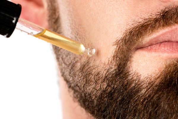 Dầu dưỡng râu còn giúp dưỡng ẩm cho lớp da bên dưới râu