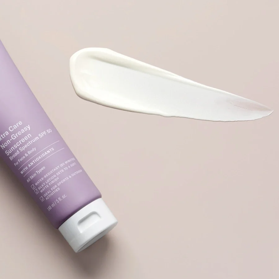 Texture kem chống nắng nam nhẹ không bết dính phù hợp da dầu hoạt động ngoài trời