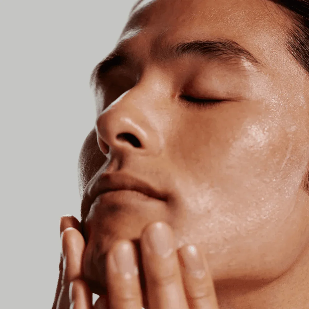Dùng after shave sau khi cạo râu giúp làm dịu da và hạn chế kích ứng